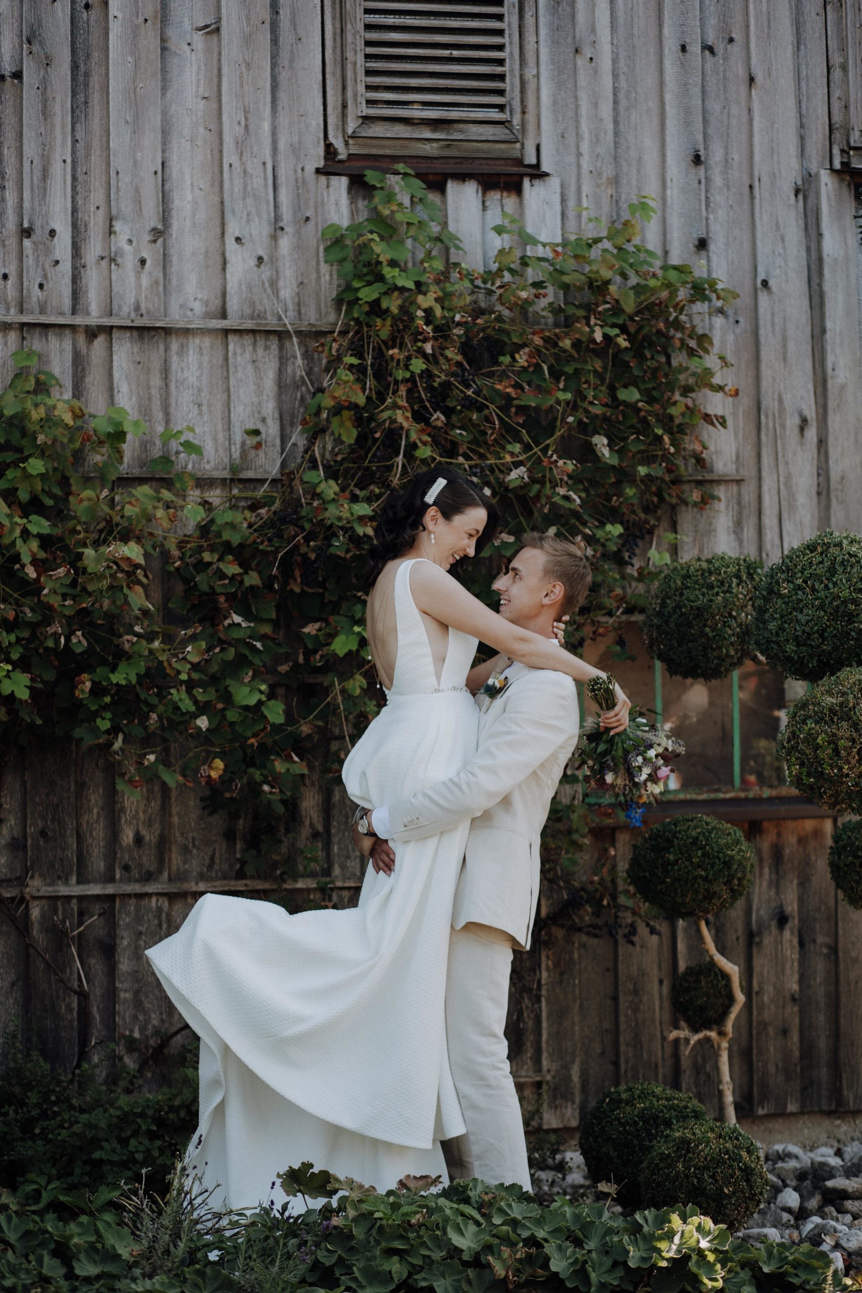brautatelier-ried_real-bride_briglauer-andrea_viktoria-schmiedseder-fotografie_maryliste_montebello_3-min-scaled.jpg