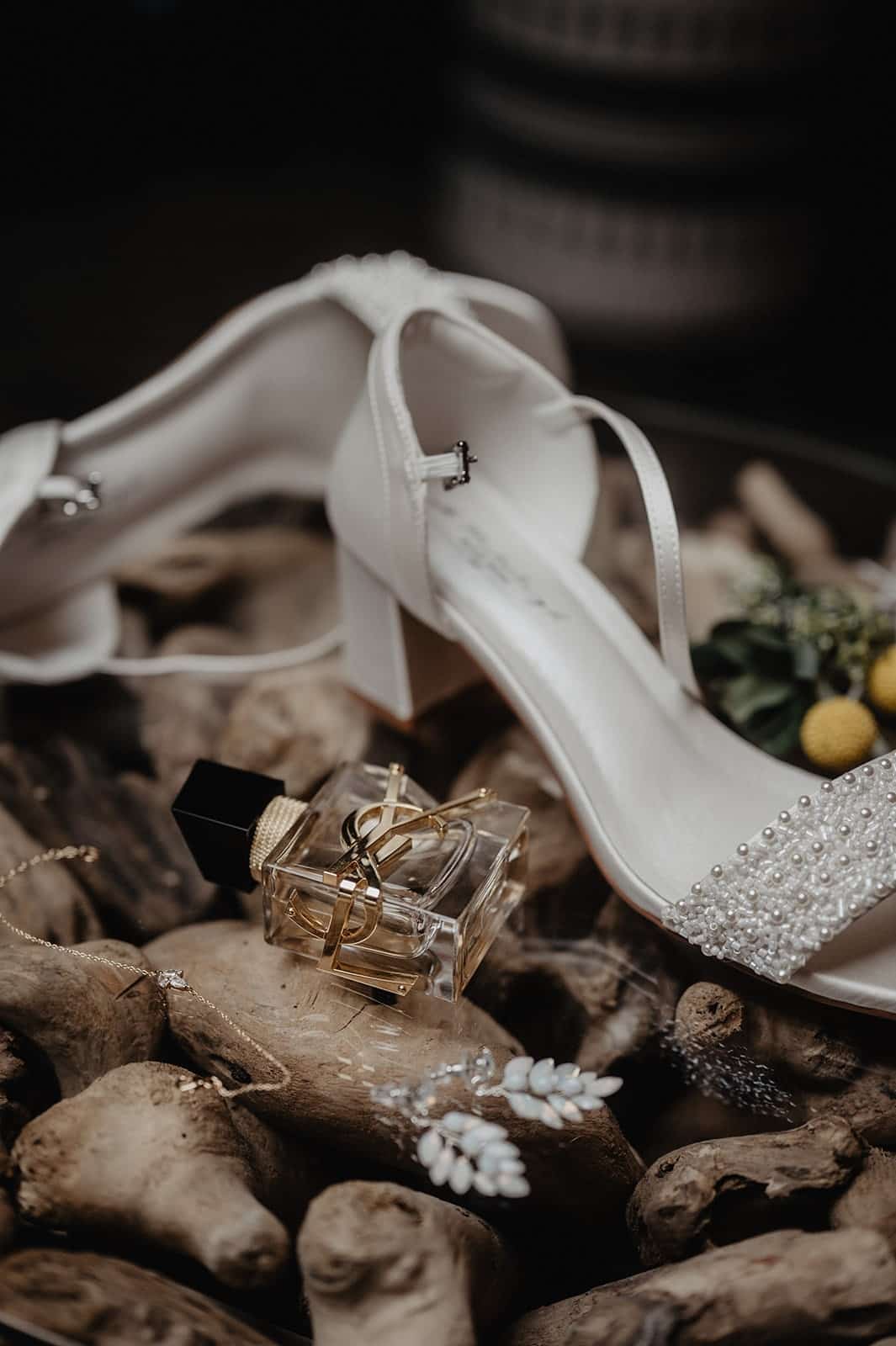 brautatelier-ried_real-bride_christina-mairhuber_missfreckles-photography_elizabeth-passion_5540_sonderedition_mit_sabe_guido_1-min.jpg