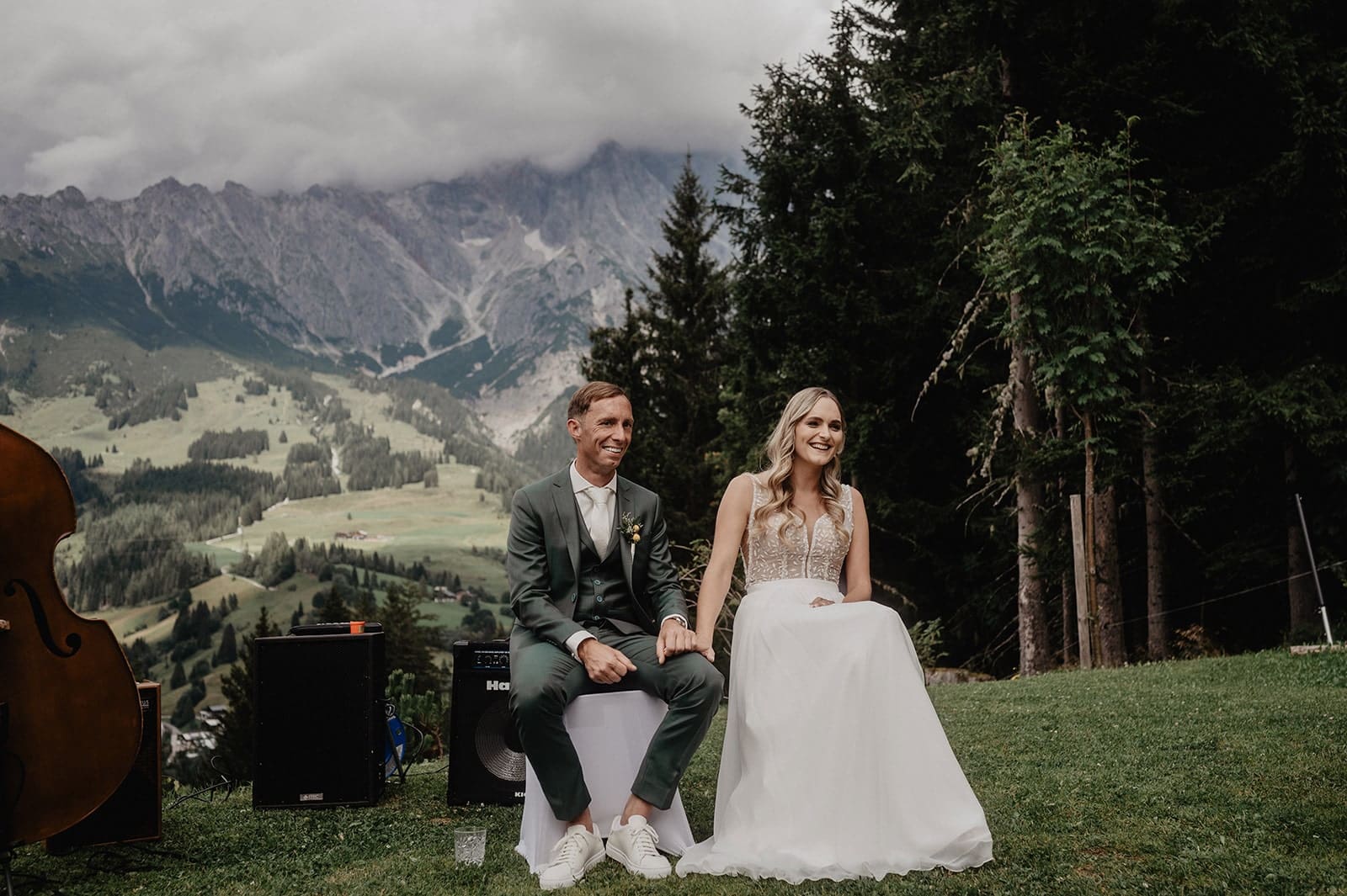 brautatelier-ried_real-bride_christina-mairhuber_missfreckles-photography_elizabeth-passion_5540_sonderedition_mit_sabe_guido_7-min.jpg