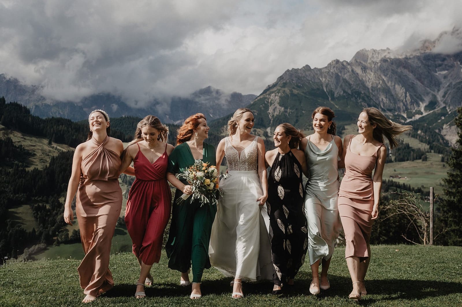 brautatelier-ried_real-bride_christina-mairhuber_missfreckles-photography_elizabeth-passion_5540_sonderedition_mit_sabe_guido_9-min.jpg