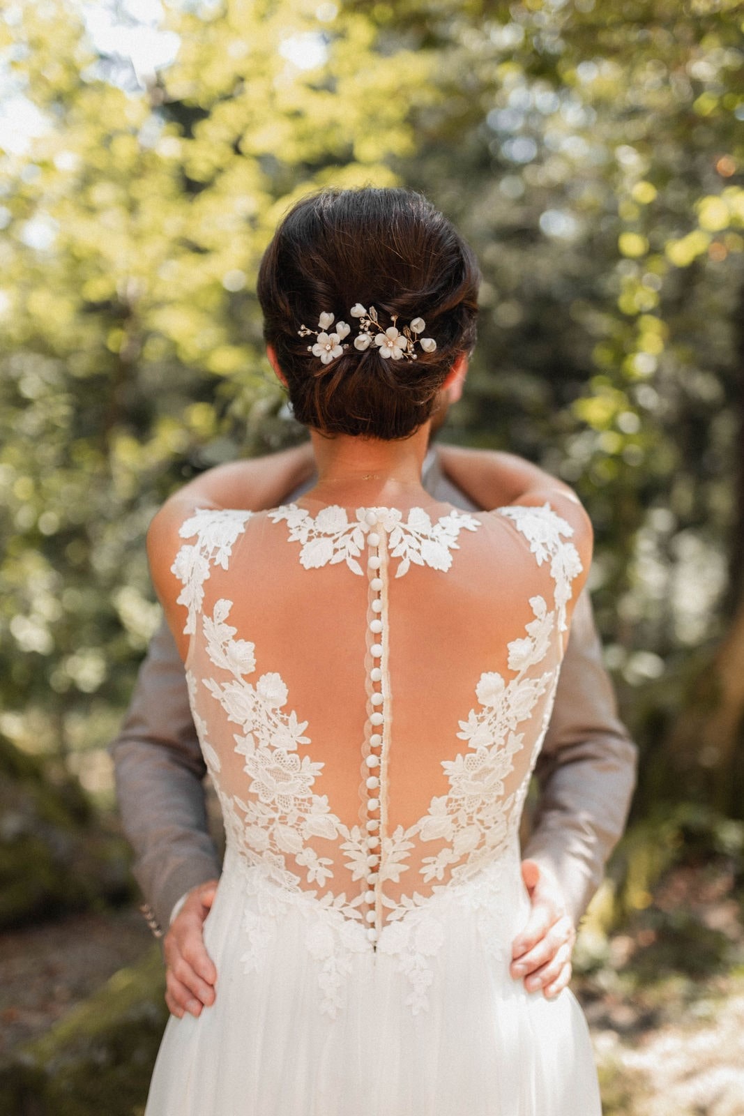 brautatelier-ried_real-bride_friedl-verena__sophie-gattermair_adriana-alier_arlet_ruecken-min.jpg
