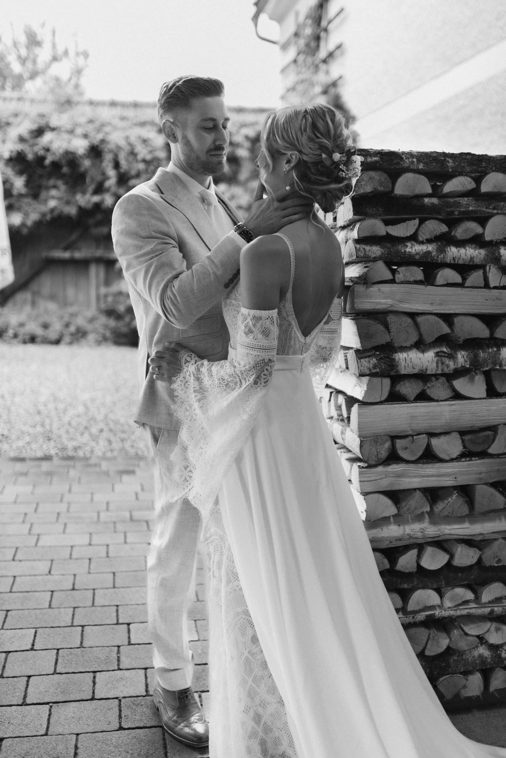 brautatelier-ried_real-bride_seyfried-gudrun_sophie-gattermair_monica-loretti_8284_mit-rosa-clara_8E530_2-min-scaled.jpeg