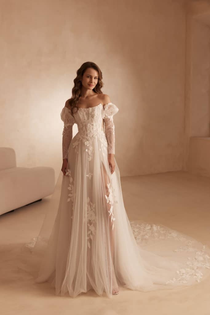 elizabeth passion-brautatelier ried-5850-brautkleid-traegerlos-tuell-schlepp-vorne-1