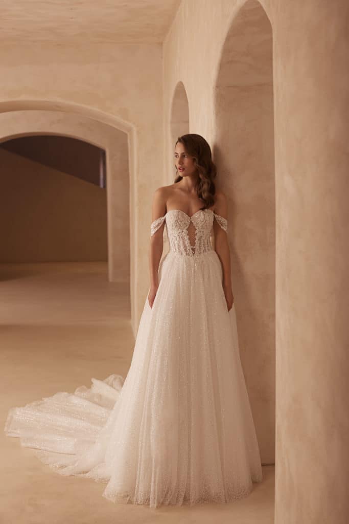 elizabeth passion-brautatelier ried-5888-brautkleid-tuell-schlepp-vorne-1