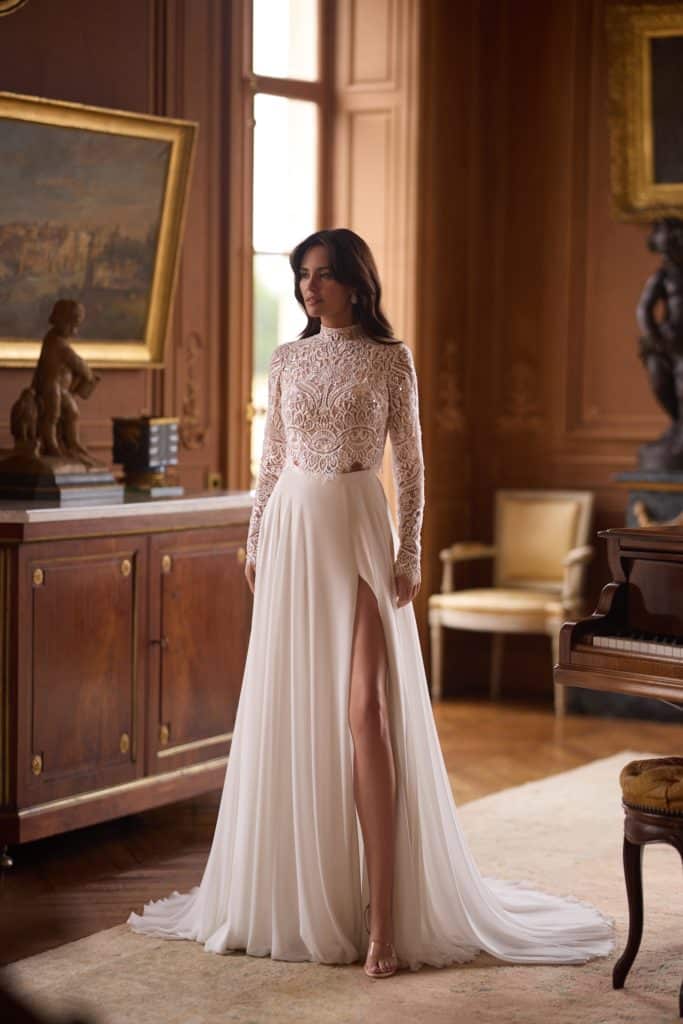 elizabeth passion-brautatelier ried-5919-brautkleid-spitze-breite traeger-knopfleiste-vorne-1-min