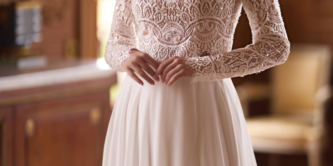 elizabeth passion-brautatelier ried-5919-oberteil-spitze-hochgeschlossen-t-knopfleiste-vorne-1-min