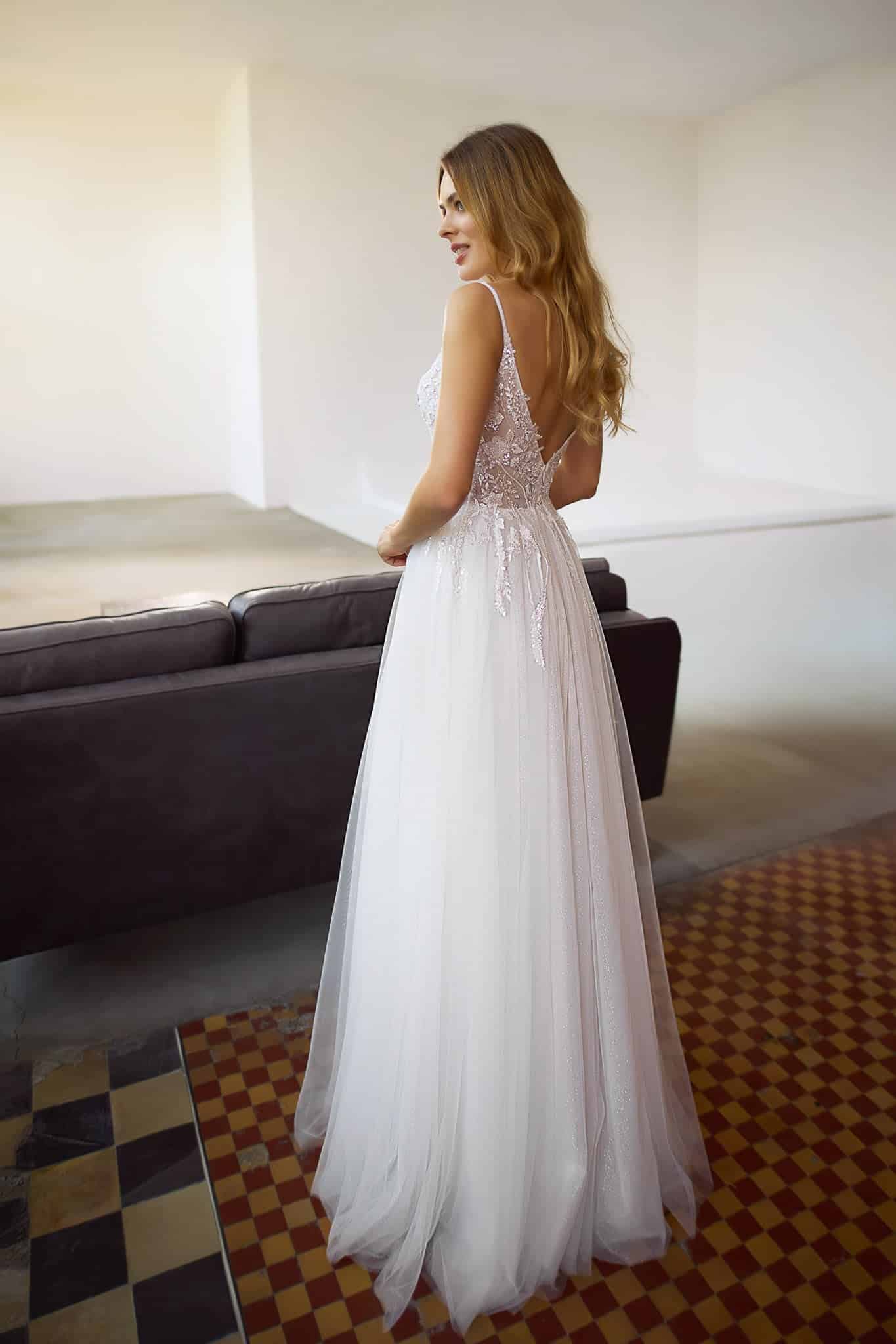 herms bridal_brautatelier ried_abigail arlington_32438_tuell_spitze_perlen_spaghettitraeger_v-ausschnitt_prinzessin_ivory_hinten_1_ohnelogo-min