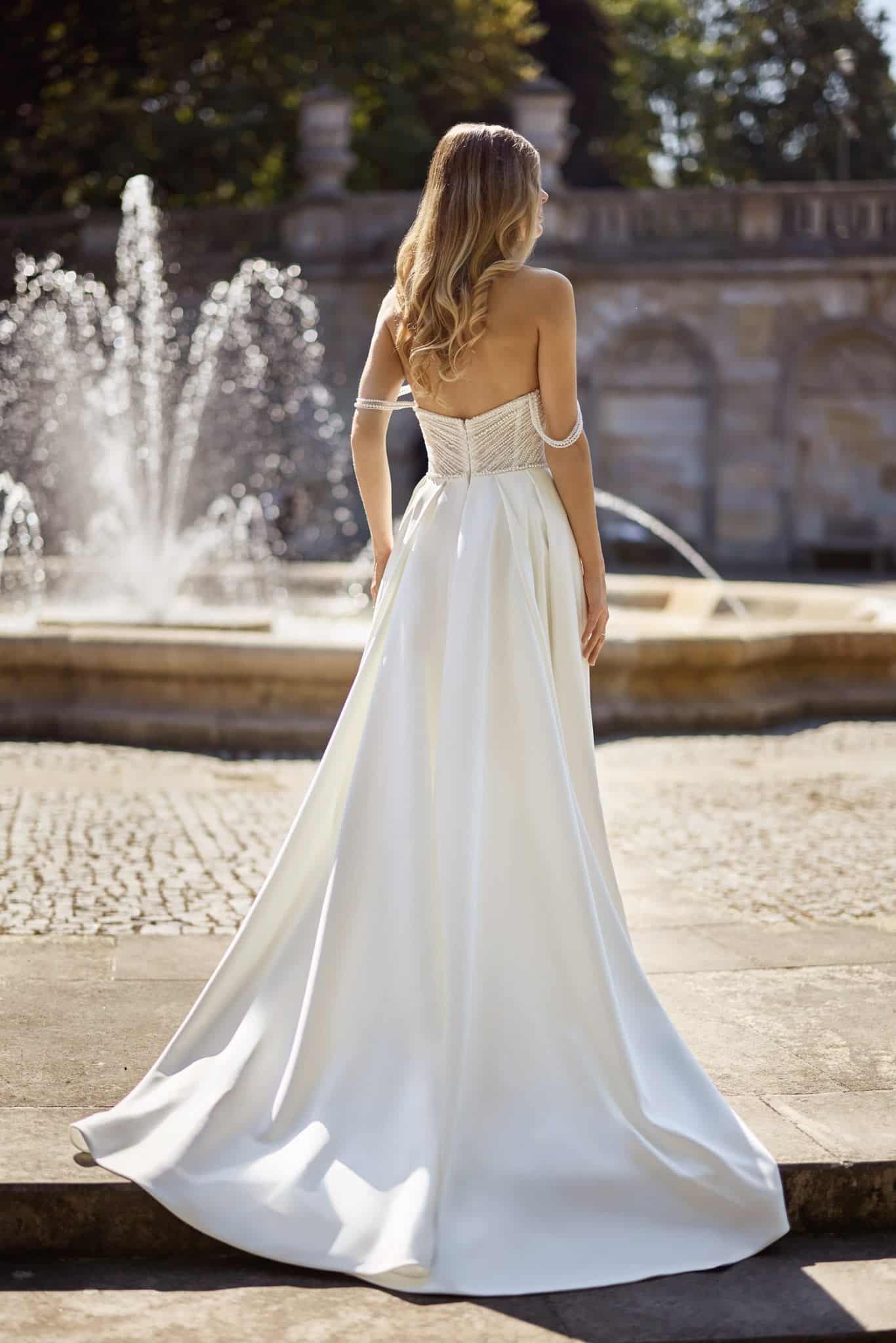 herms bridal_brautatelier ried_isgheria_32439_brautkleid_satin_glitzer_perlenoberteil_a-linie_perlentraeger_ivory_hinten_1_ohnelogo-min