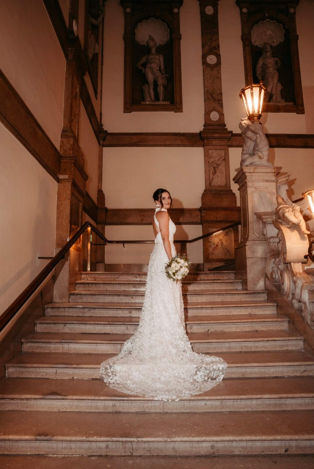 brautatelier_real-bride_johanna-doppler_Jana-Sophie-Photo_malee_blooma_fan-xia_bea_4-min.jpg