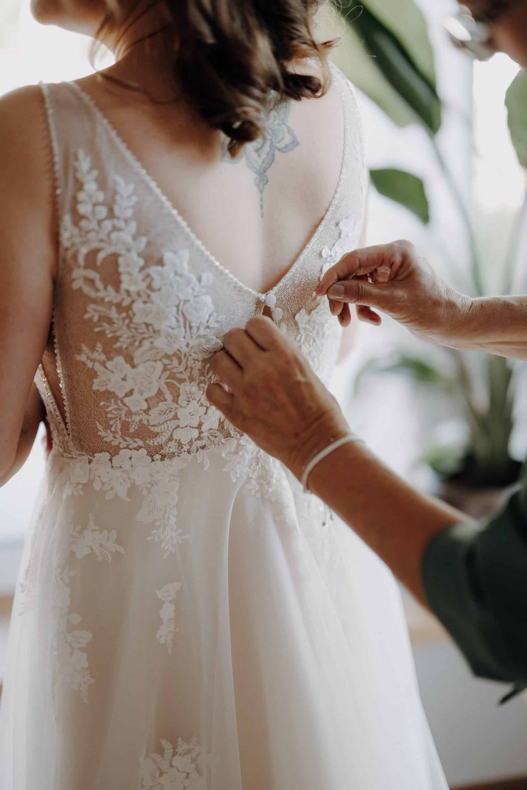 brautatelier_real-bride_johanna-faik_manuela-buchecker_elizabeth-passion_e-5215-t_1-min-scaled.jpg