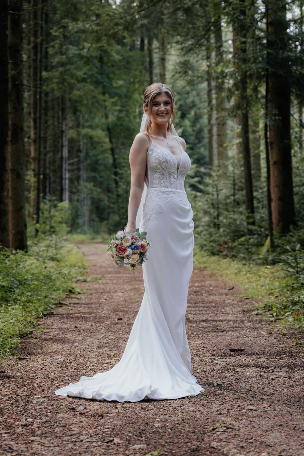 brautatelier_real-bride_lindinger-daniela_galleryeightfive_elizabeth-passion_e-5621-t_3-min.jpeg