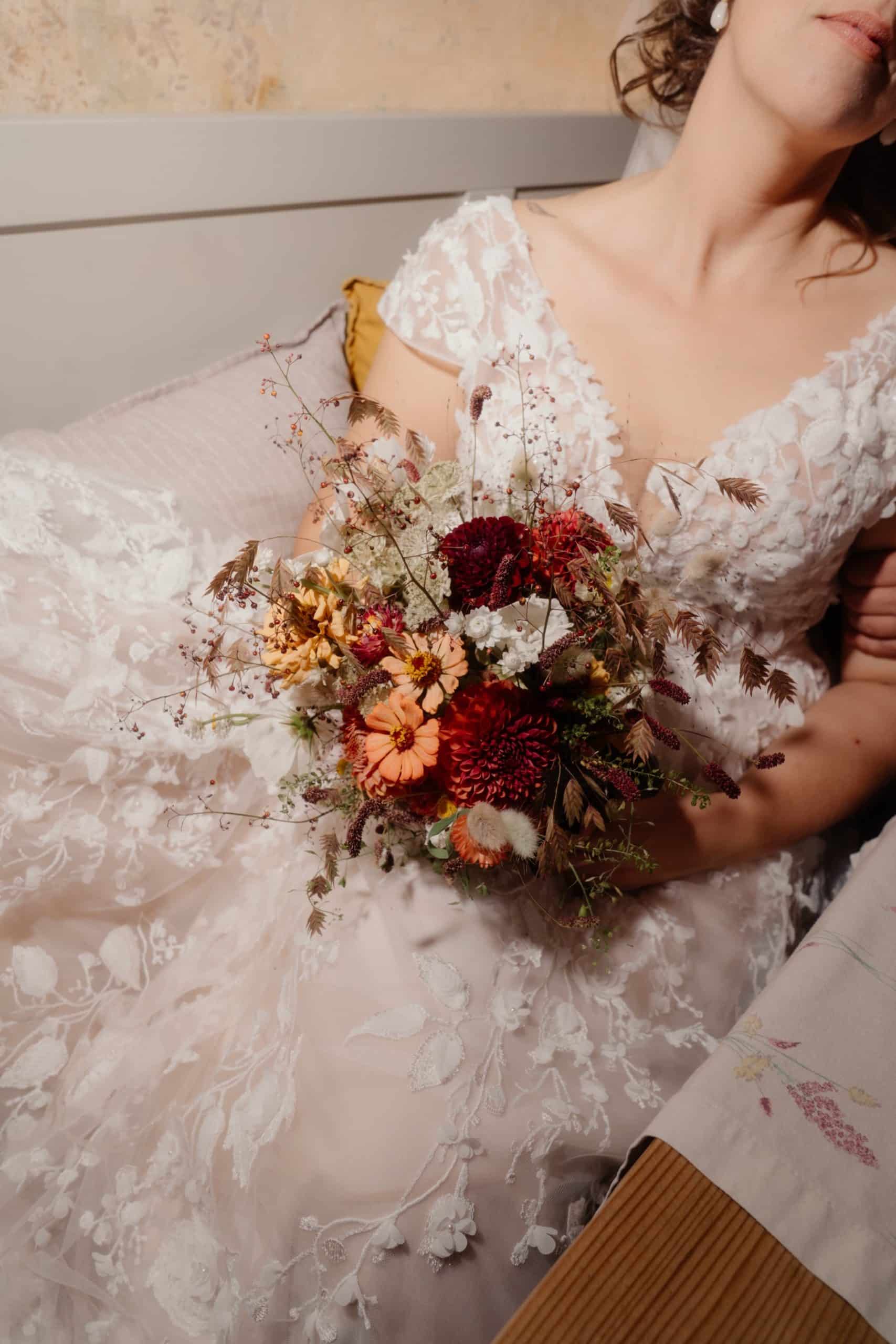 brautatelier_real-bride_nicole-preinessl_laura-gelbmann_dama-couture_azalea_6-min-scaled.jpeg