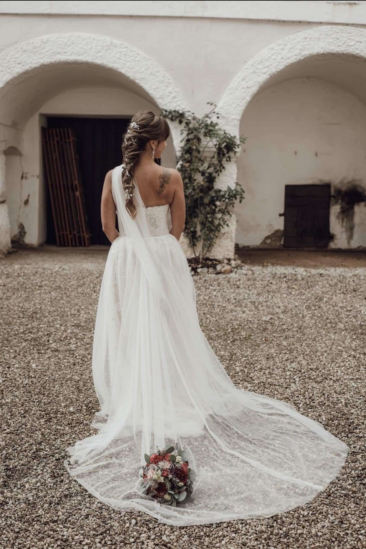 brautatelier_real-bride_viktoria-scharinger_js-fotografie_elizabeth-passion_5408_2-min.jpeg