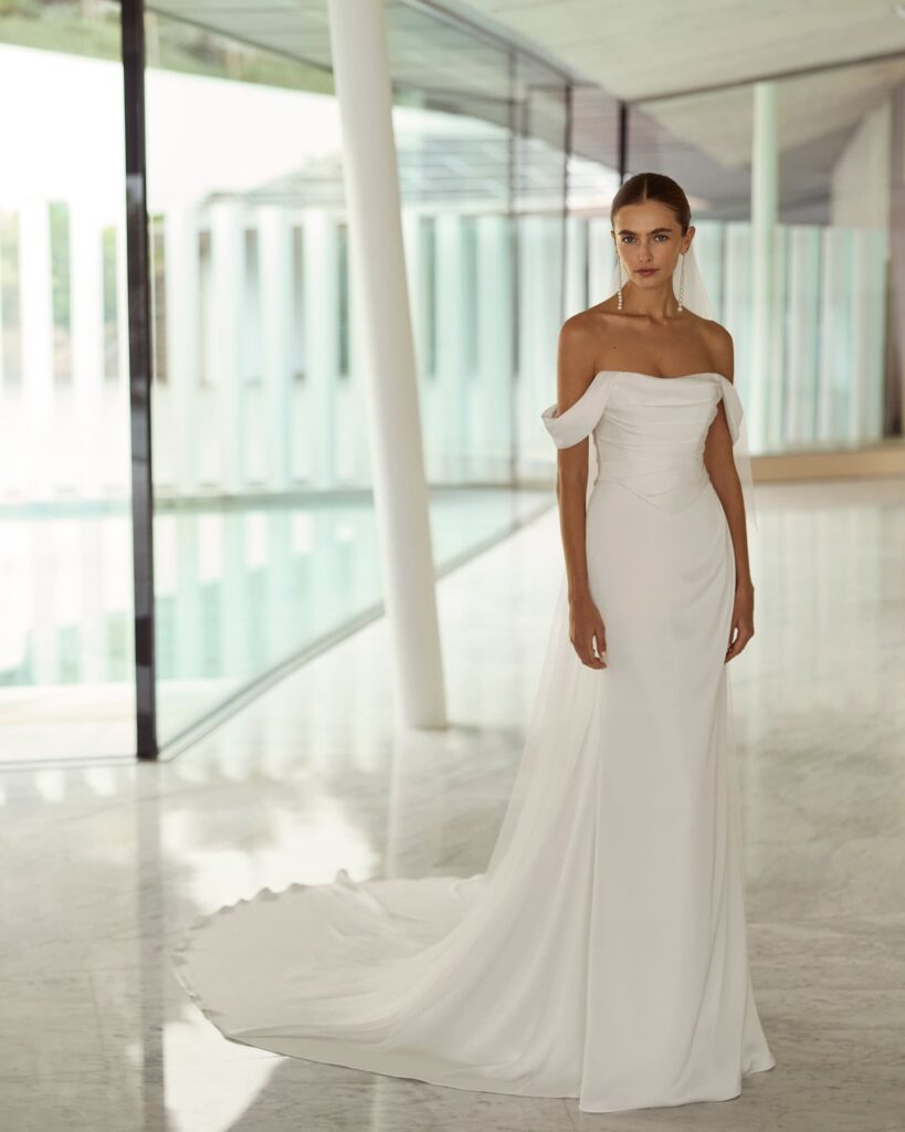 rosa clara_brautatelier ried_garazi_2k105_meerjungfrau_fitandflair_crepe_herzausschnitt_traegerlos_geknoepfter ruecken_clean_ivory_vorne_1