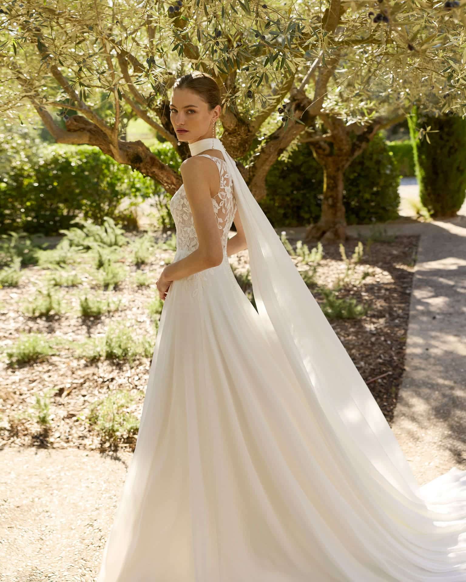alma_brautatelier ried_marella_2b216_a-linie_georgette_karree-ausschnitt_illusion-ruecken_abnehmbare aermel_ivory_details_1