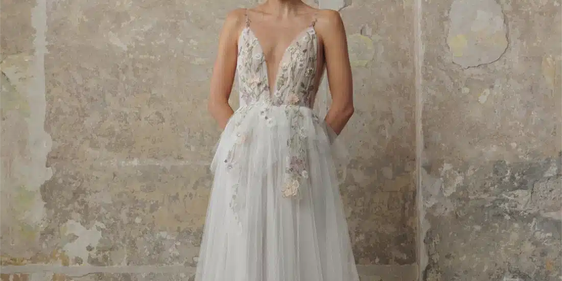 anna kara_brautatelier ried_alessia_boho_softtuell_blumenspitze_spaghettitraeger_ivory_vorne_2