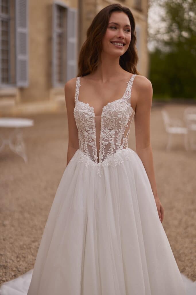 elizabeth passion_brautatelier ried_6110_prinzessin_glitzertuell_spitze_traeger_korsage_creme-_details_01