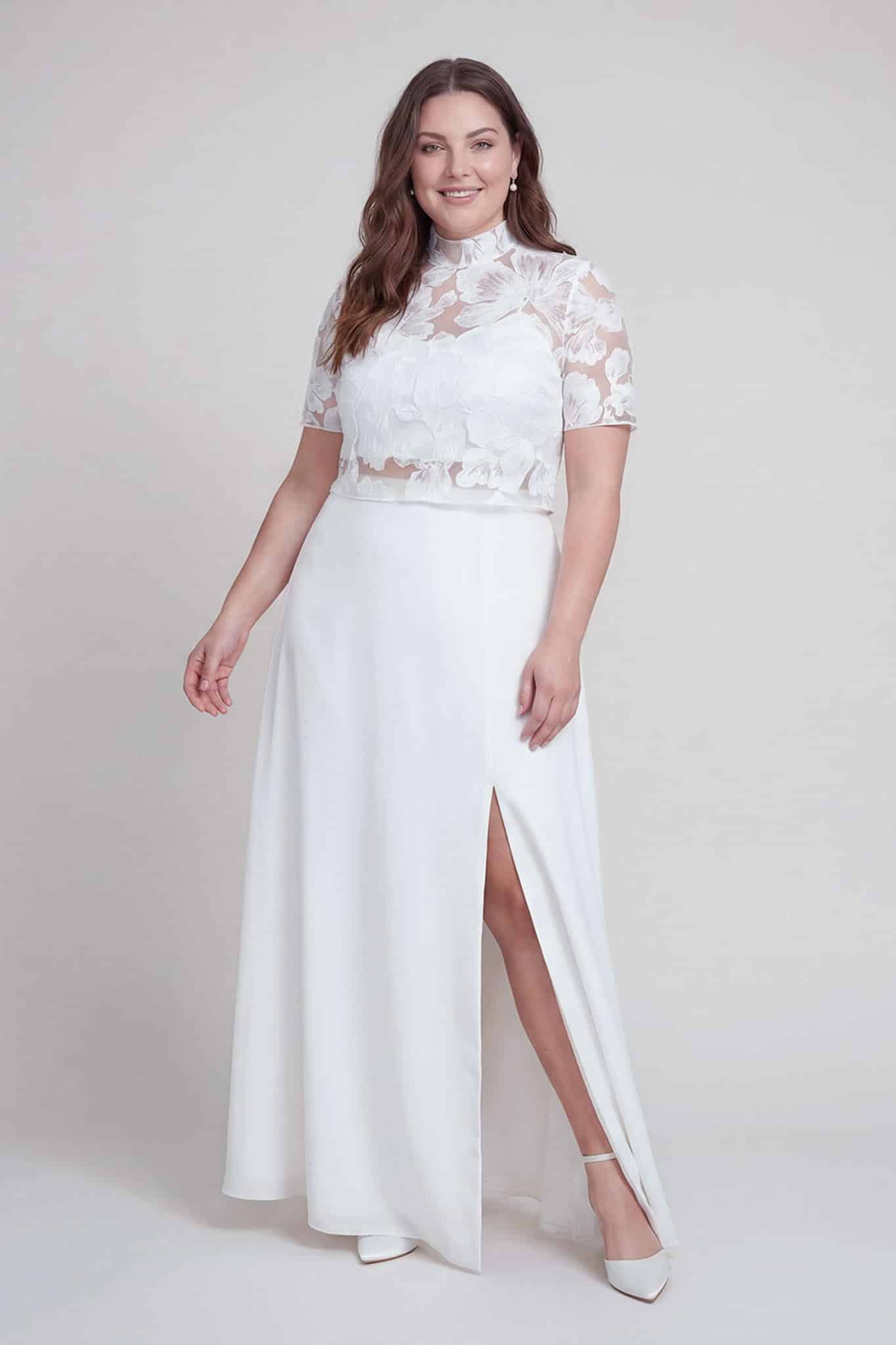 noni_brautatelier ried_cales_bluetenspitze_kurzarm_knoepfe hinten_kragen_ivory_curvy_vorne_1