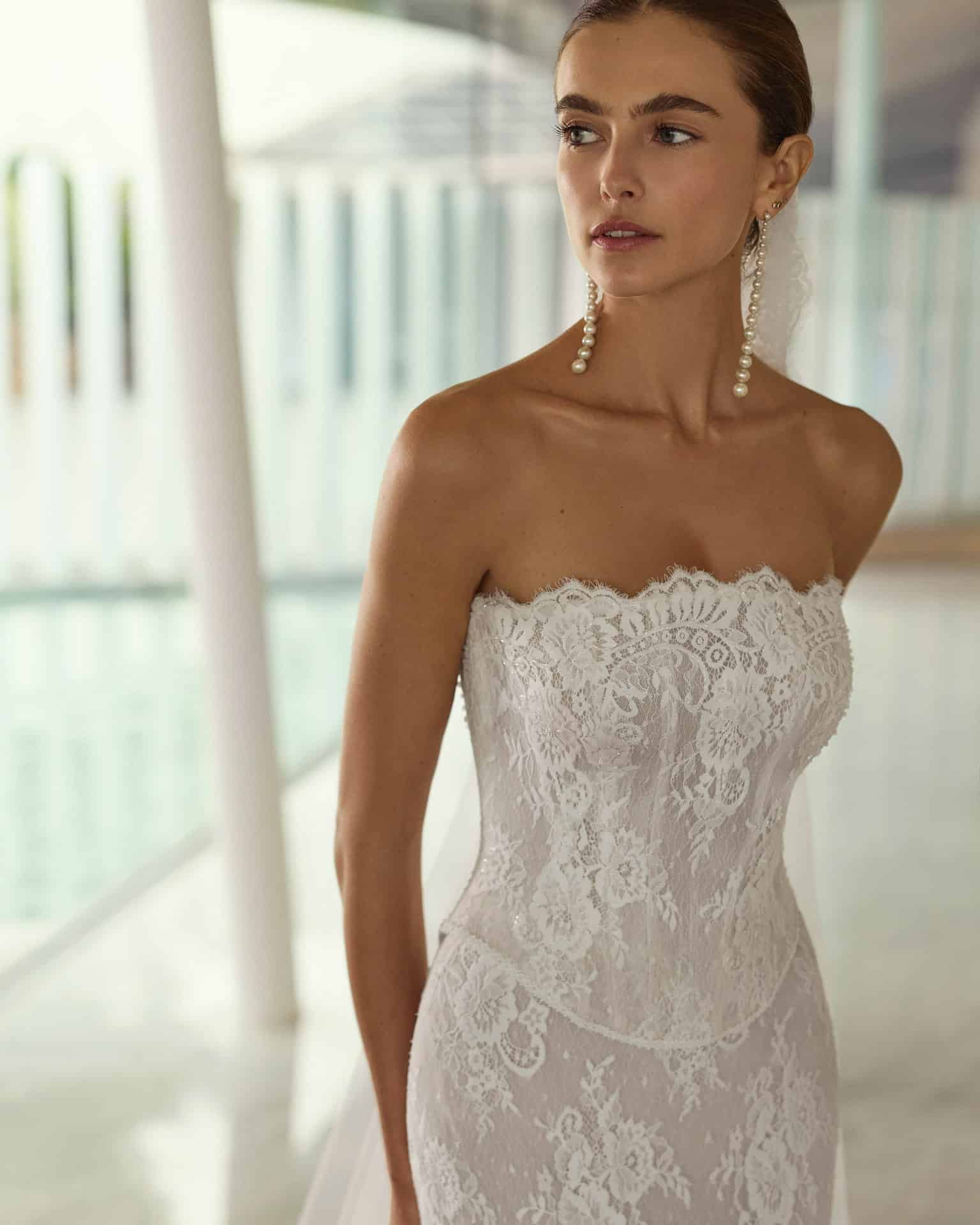 rosa clara_brautatelier ried_gioconda_2k217_meerjungfrau_fitandflair_zweiteiler_traegerlos_herzausschnitt_all-over-spitze_perlen_korset_ivory_details_1