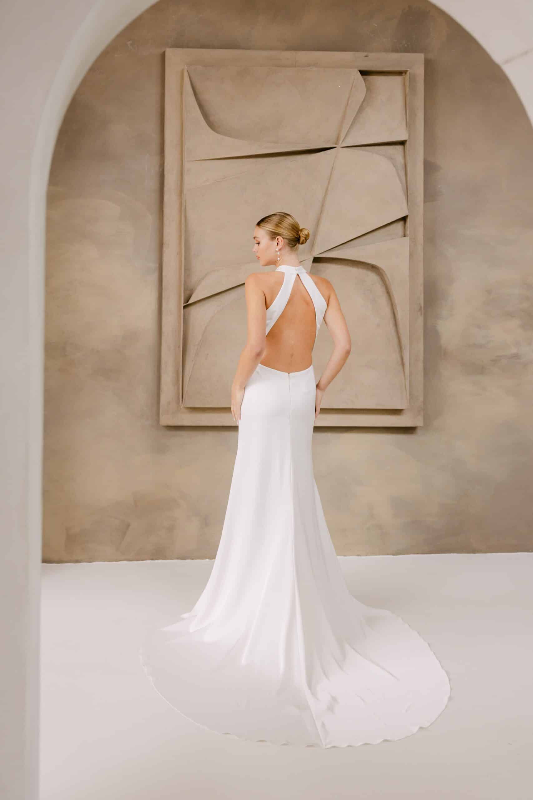 marylise_brautatelier ried_alejandra_fit and flair_satin_clean_neckholder_schleife_offener ruecken_beinschlitz_ivory_ruecken_1