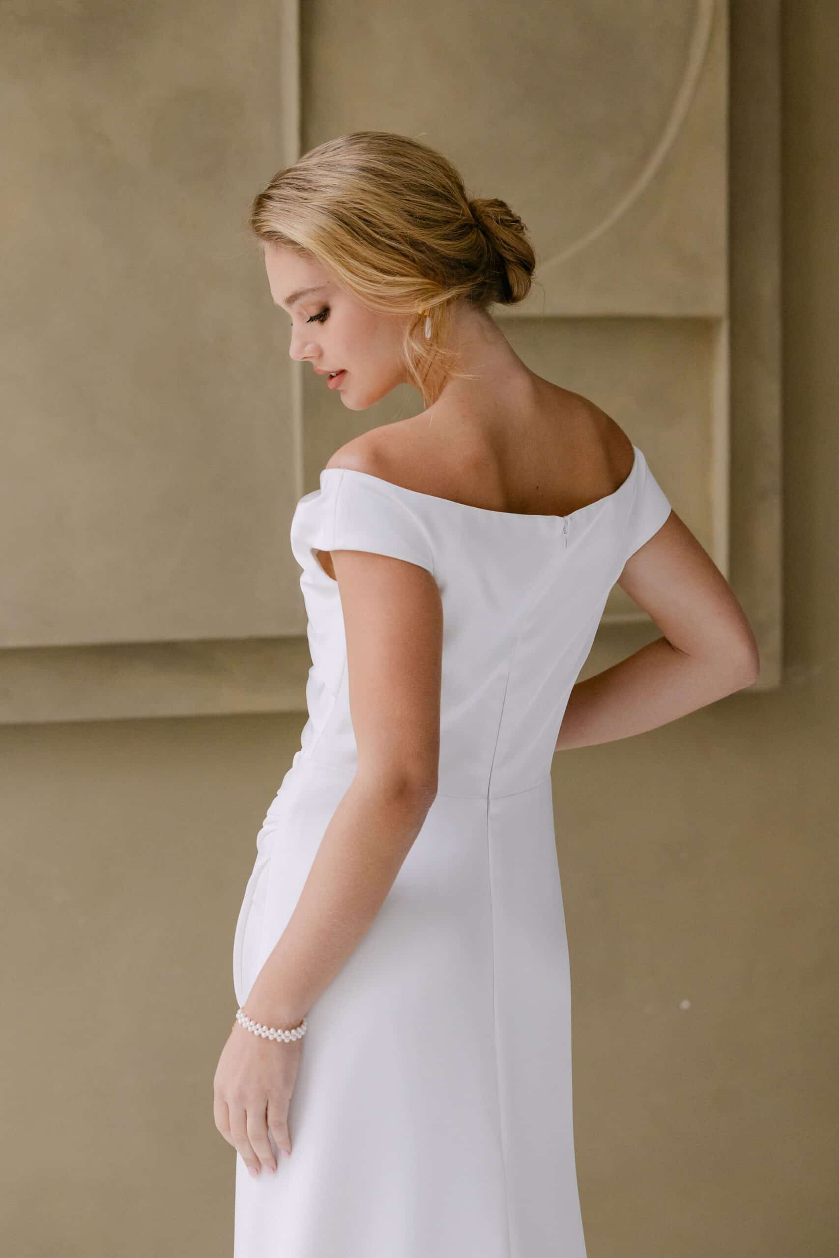 marylise_brautatelier ried_benedict_fit and flair_satin_schulterfrei_drapierung_seitenschlitz_schleppe_ivory_details_2