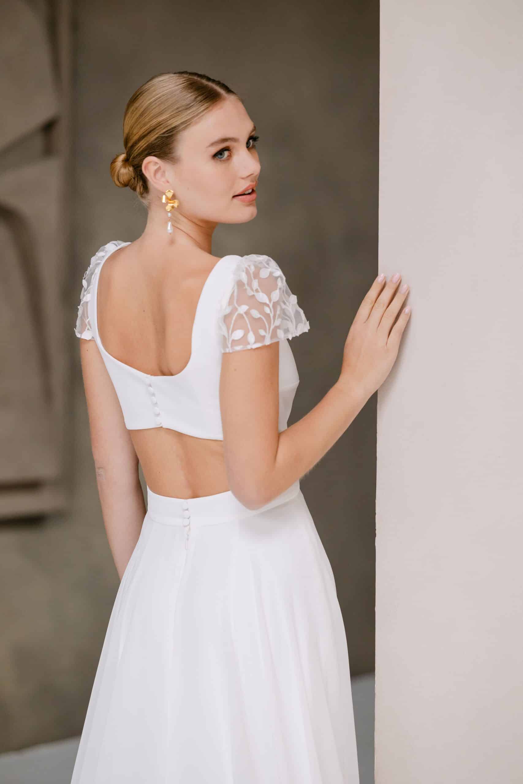 marylise_brautatelier ried_césaria_a-linie_chiffon_crepe_spitze_kurzarm_u-boot ausschnitt_tuellaermel_schleppe_ivory_details_1