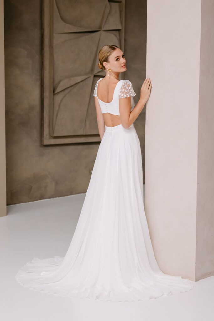 marylise_brautatelier ried_césaria_a-linie_chiffon_crepe_spitze_kurzarm_u-boot ausschnitt_tuellaermel_schleppe_ivory_ruecken_1