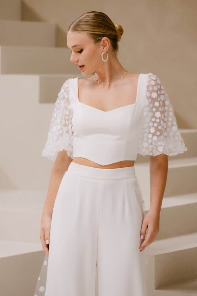 marylise_brautatelier ried_greta_top_crepe_tuell_dreidimensionale_floraler tuell_herzausschnitt_v-taille_ivory_vorne_2