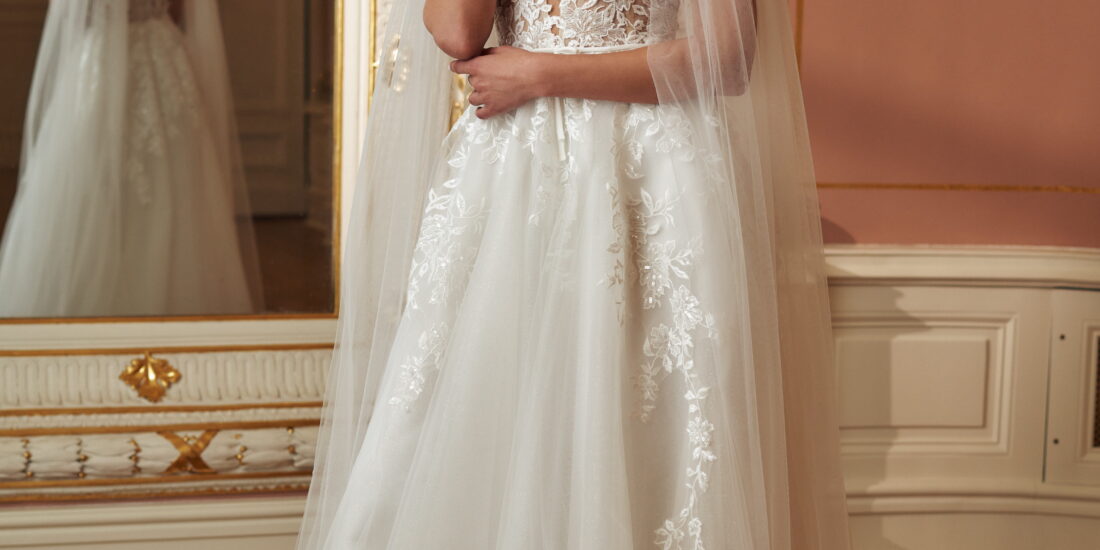 annais-brautatelier ried-cosmella-prinzessin-tuell-spitze-v-ausschnitt-v-ruecken-ivory-vorne-2